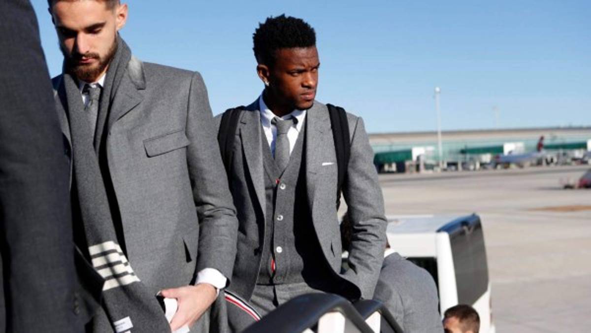 ¡Que elegancia! Así fue la llegada del Barcelona a Holanda para su partido ante PSV