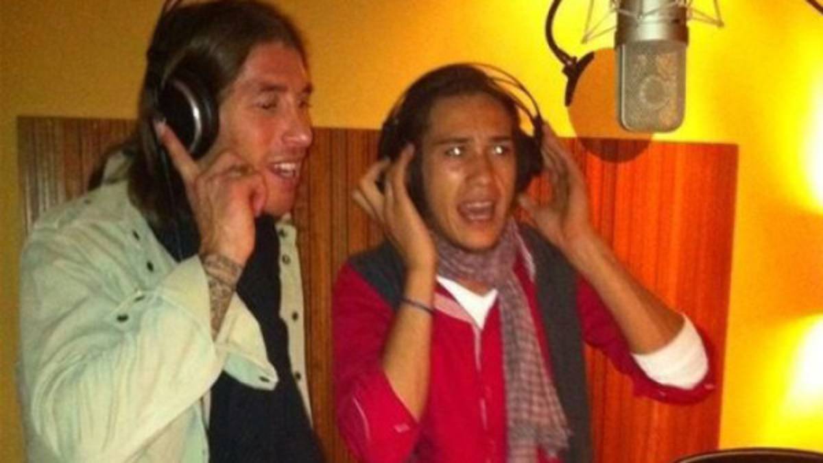 Sergio Ramos demuestra su talento como cantante