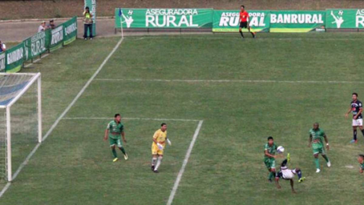 Tyson Núñez anota golazo de chilena en Guatemala