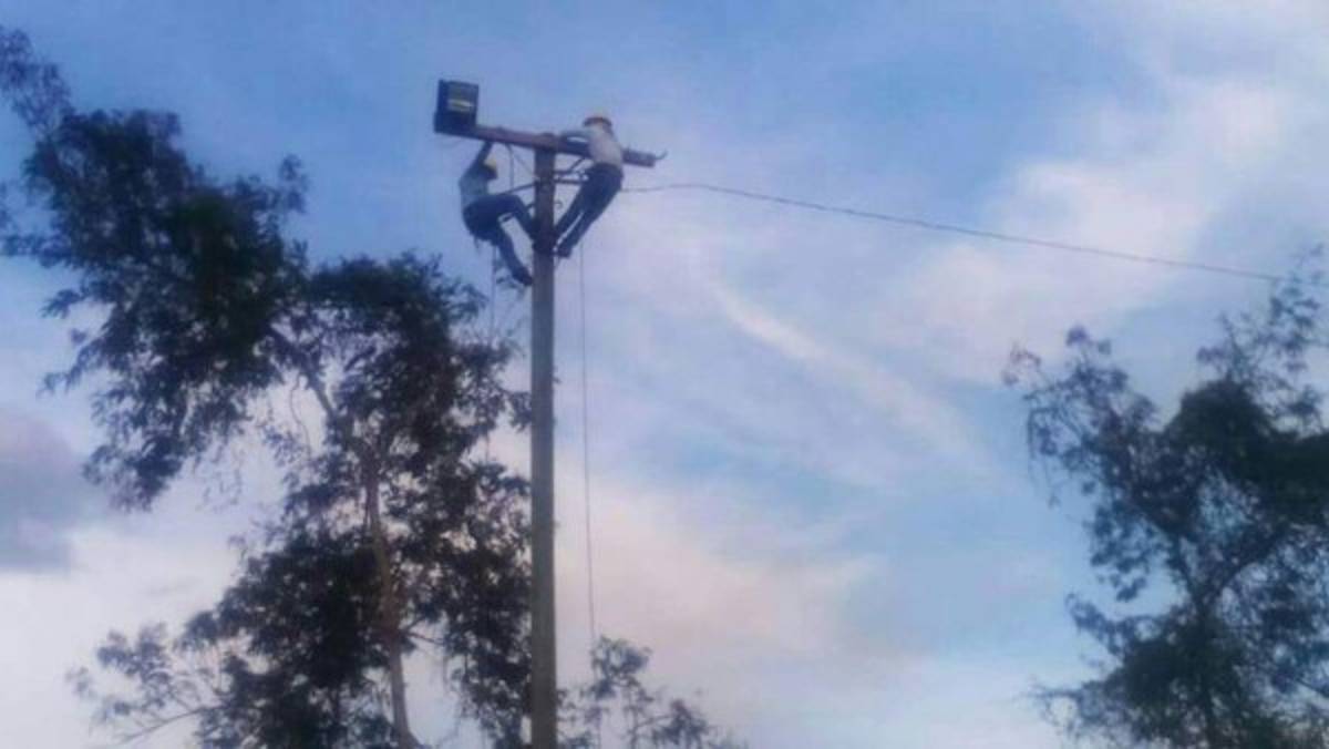 La preciosa cancha donde juegan fútbol burocrático en una aldea de Honduras