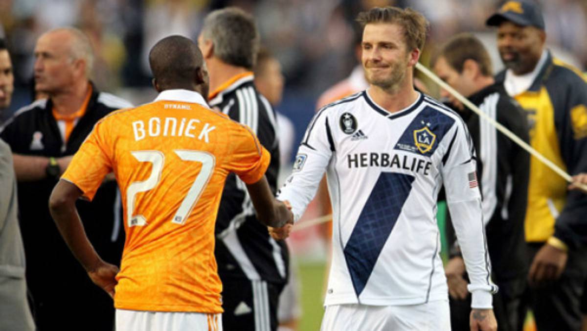 Boniek, llamado a suplir a David Beckham