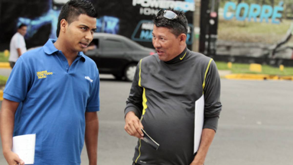 Un catracho que vende boletos en Costa Rica