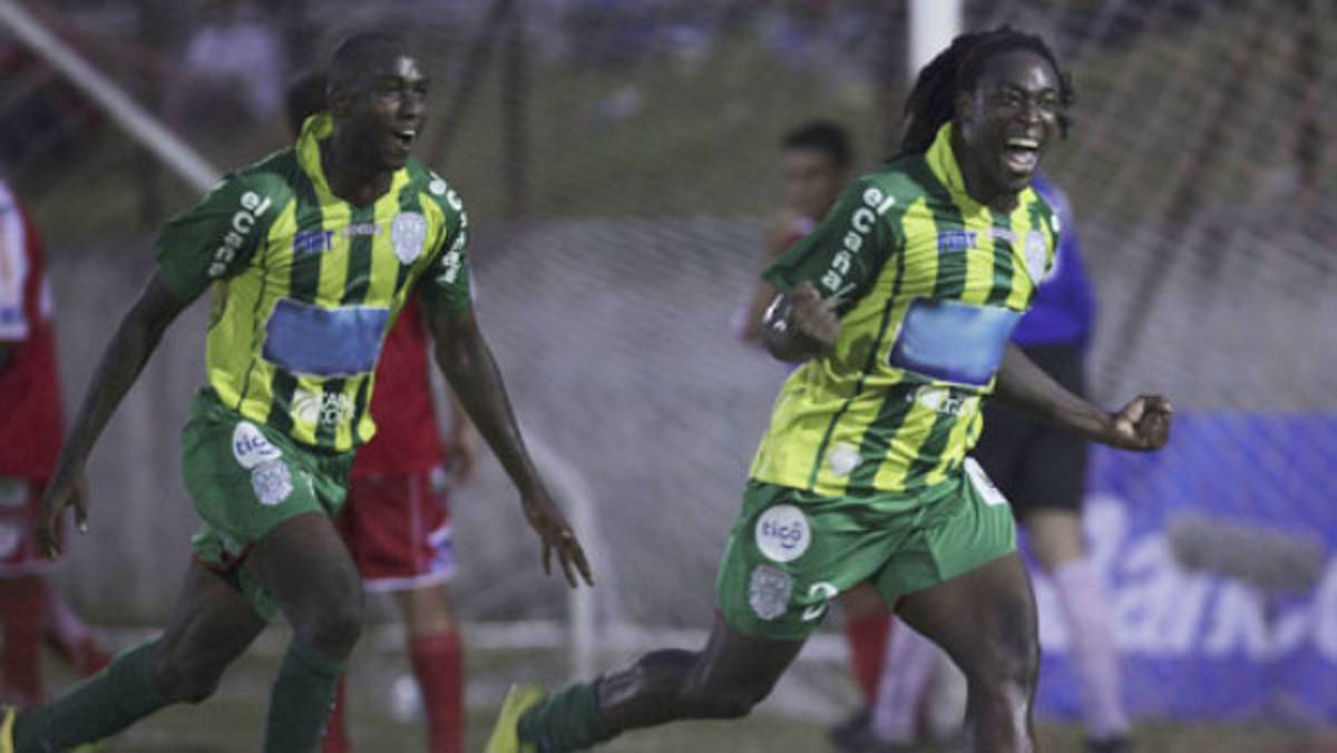 Rony Flores hizo feliz al Marathón