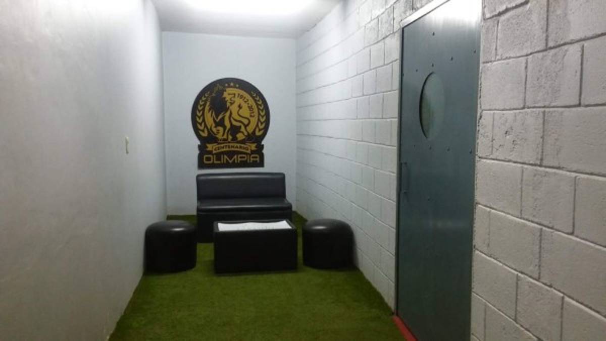 Las interioridades del bonito camerino del Olimpia en el estadio Nacional