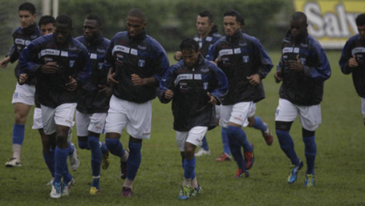 Ni la lluvia frena el ímpetu de Honduras