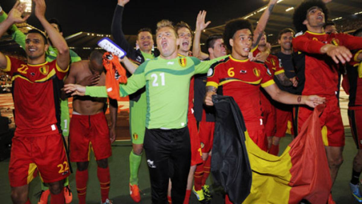 Bélgica derrota a Serbia y ya huele a Mundial de Brasil