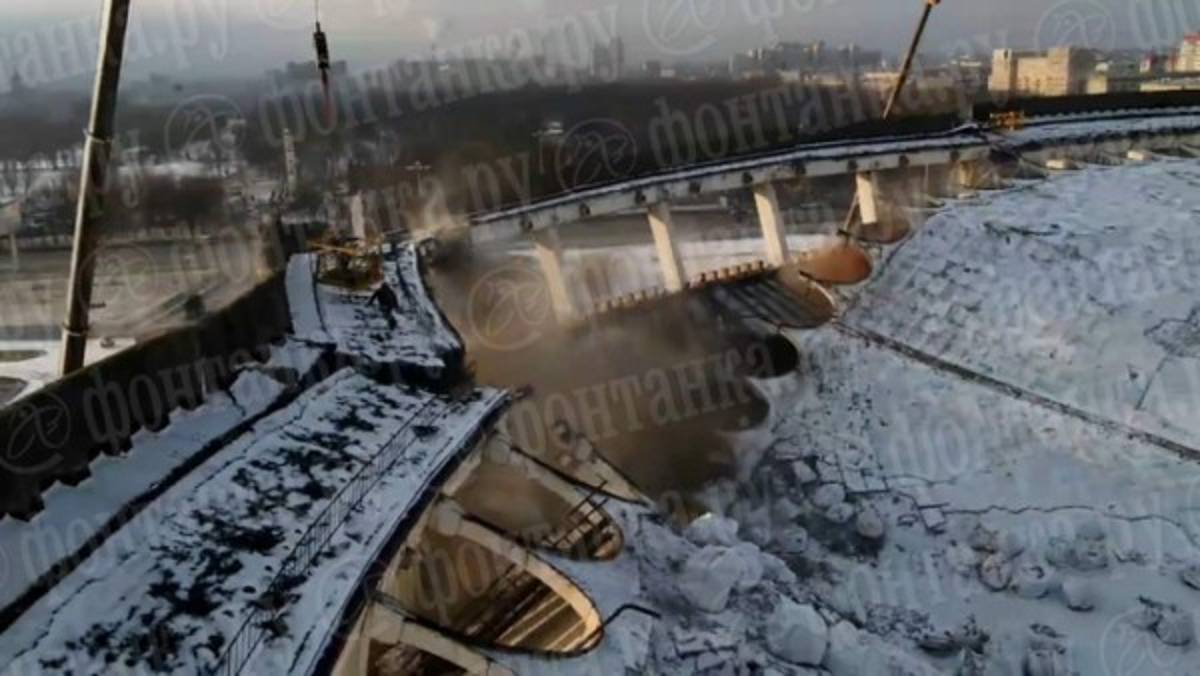 Terrible: Colapsa estadio Peterburgsky en San Petersburgo y muere trabajador