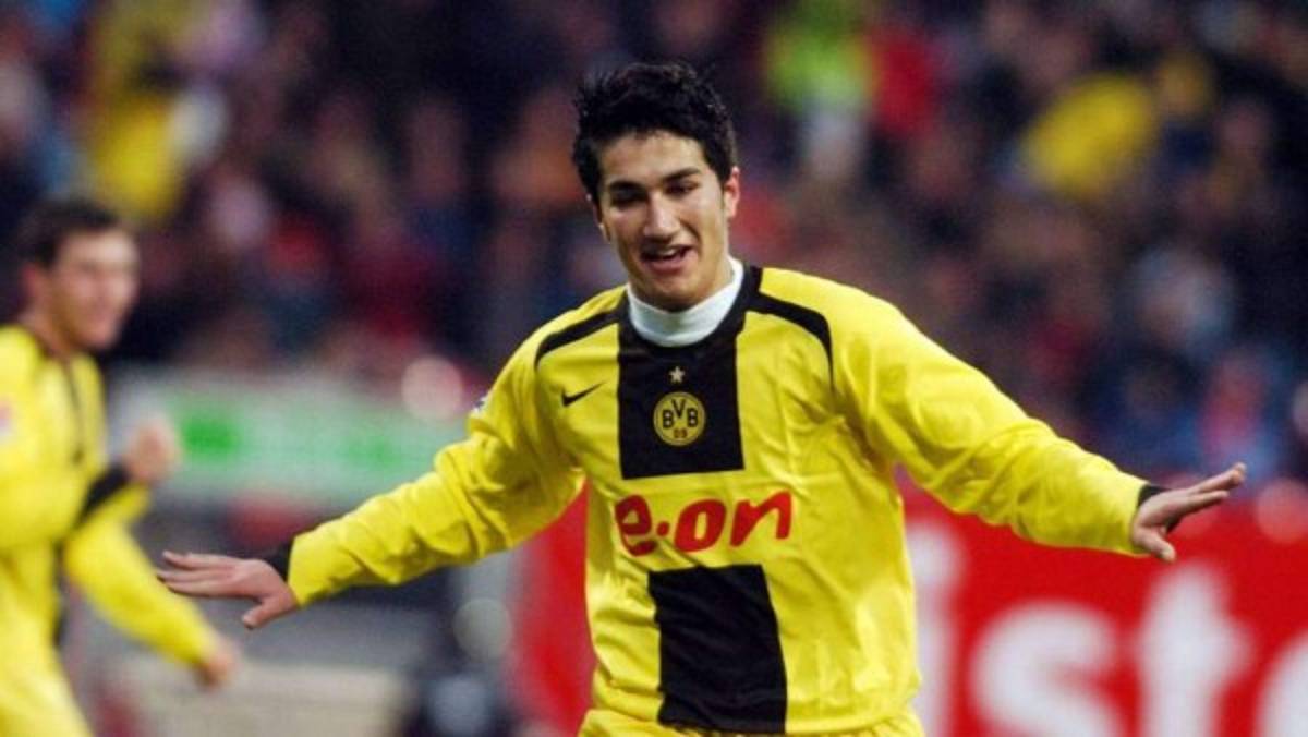 TOP: Jugadores que debutaron en el fútbol profesional siendo unos niños