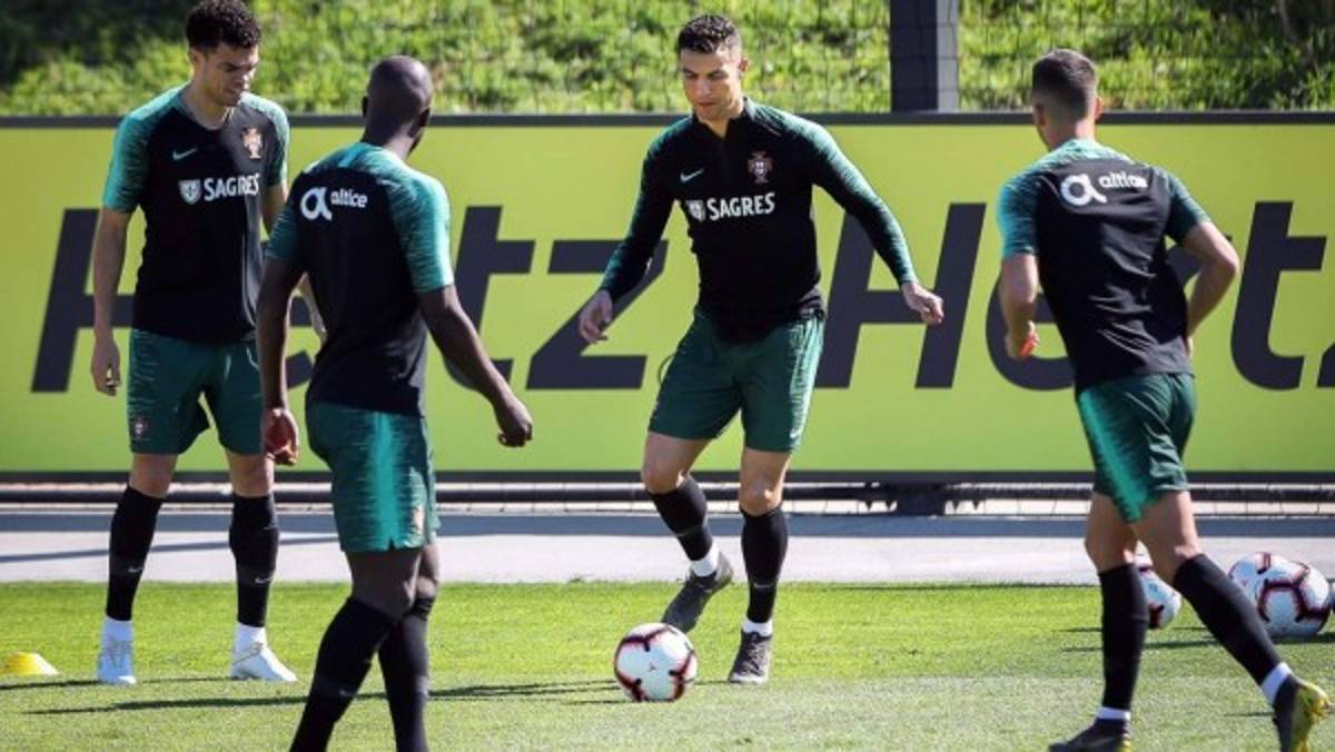 FOTOS: El chico debutante, la charla del capitán y el buen ambiente, así fue la vuelta de Cristiano con Portugal