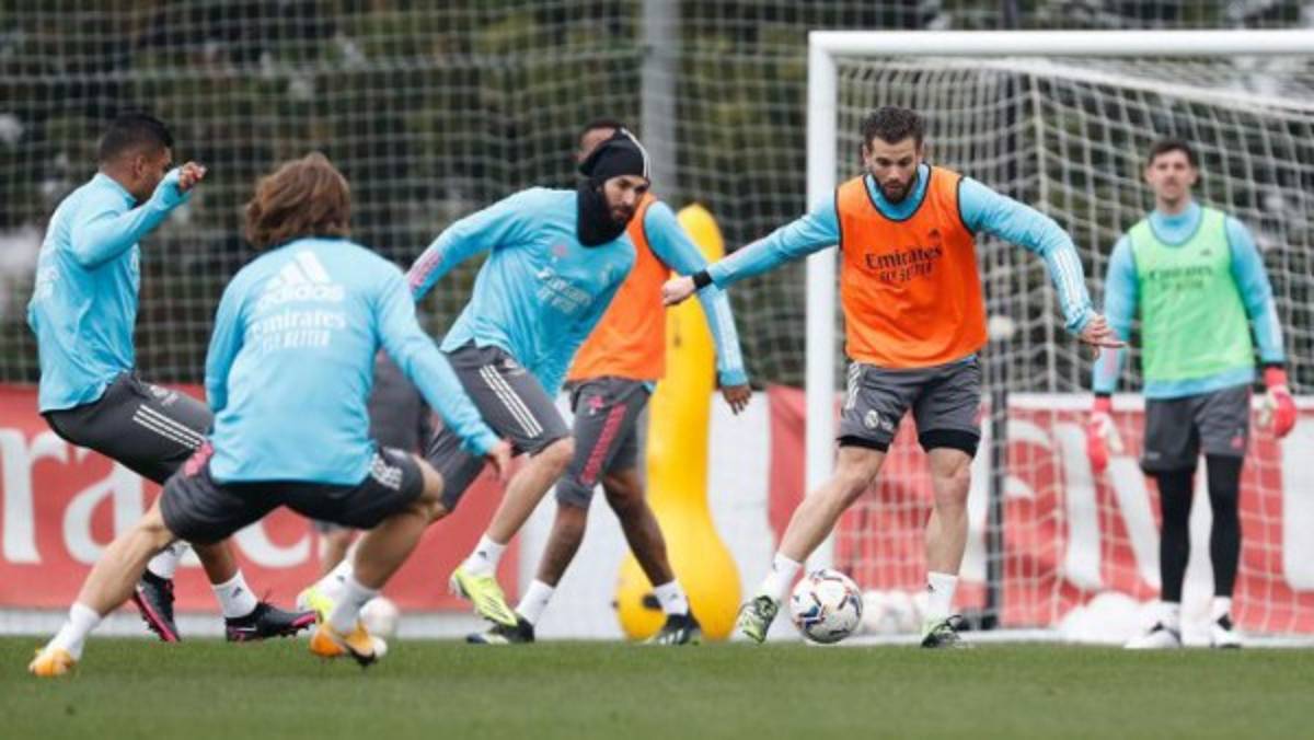 Las cláusulas de los futbolistas al descubierto: Fiestas, no viajar en avión y una playa privada