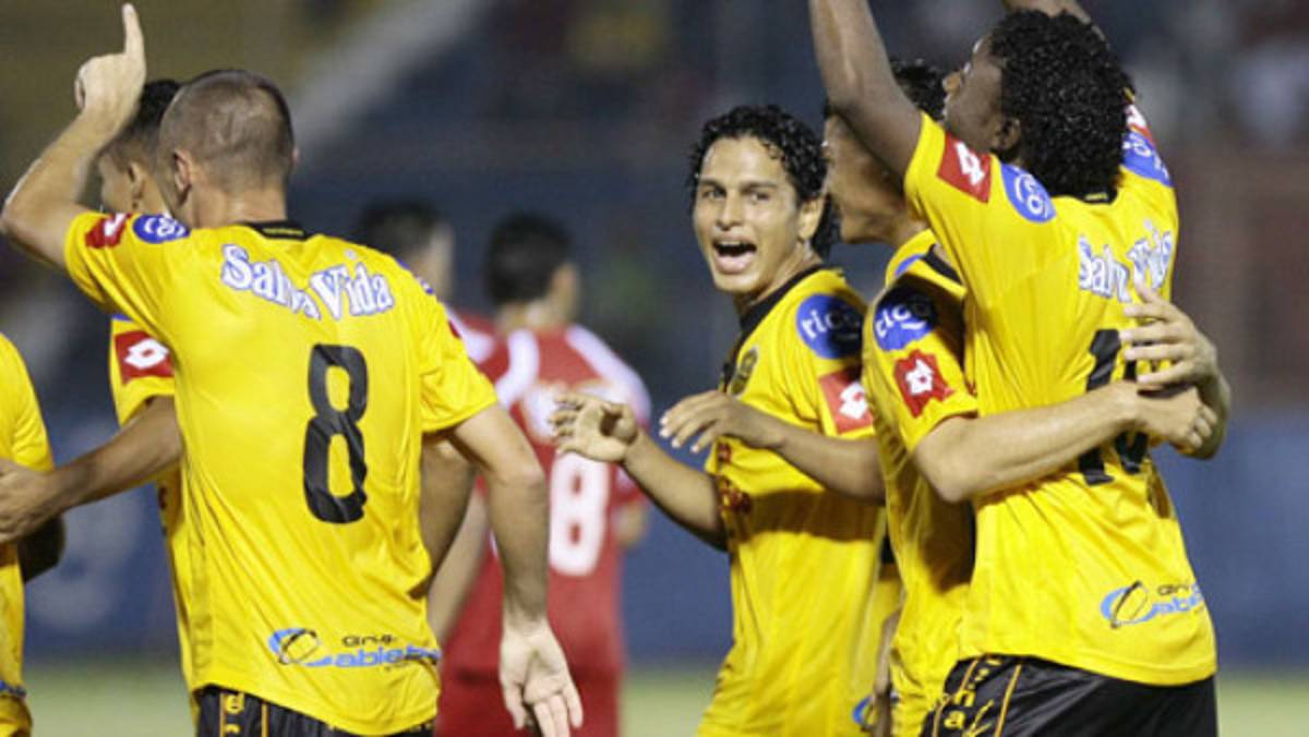 Real España asombró en su debut