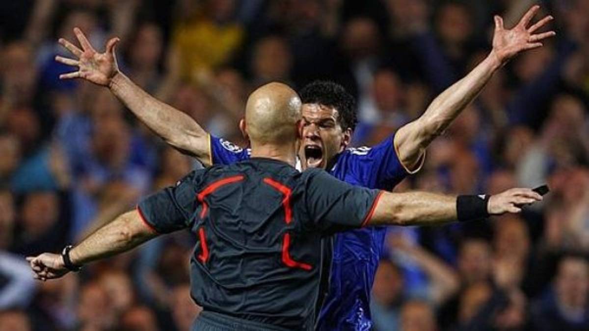 ¡POLÉMICA! Barcelona y Real Madrid han sido favorecidos muchas veces por los árbitros en Champions