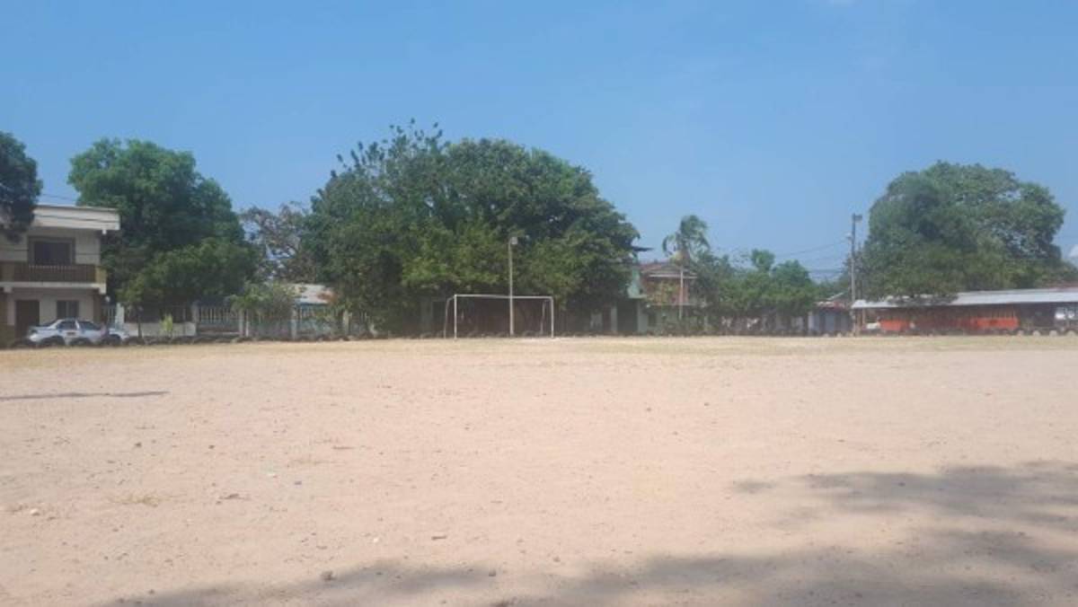 Cancha de tierra y gratos recuerdos: Así creció Bryan Acosta en La Ceiba