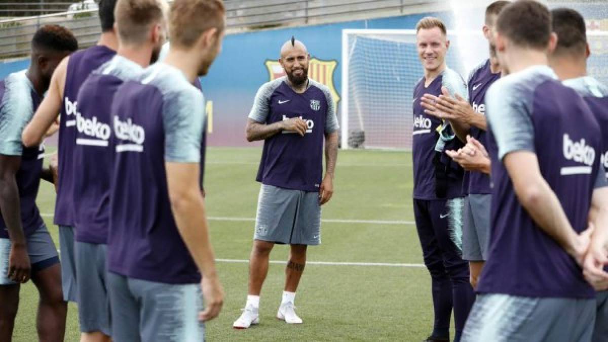 Así recibieron a Arturo Vidal en su primer entrenamiento con el FC Barcelona