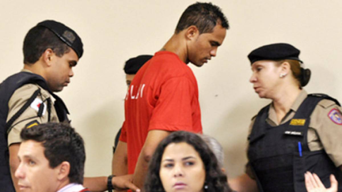 Expolicía condenado a 22 años por asesinato de amante de portero brasileño