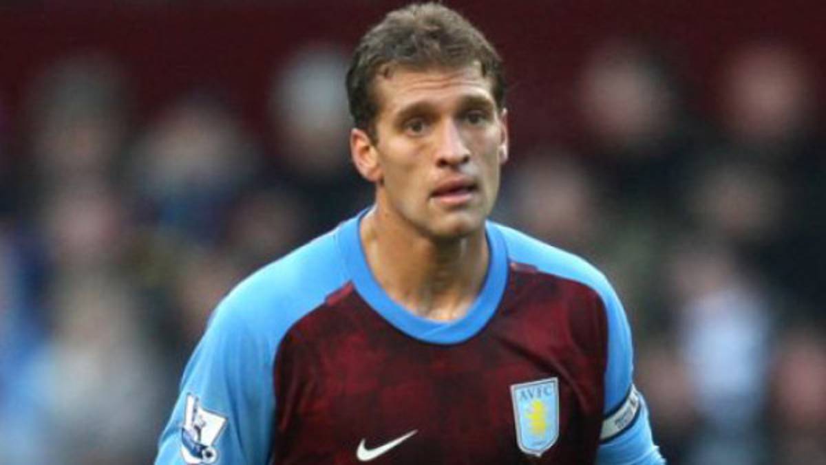 Capitán del Aston Villa fue diagnósticado con leucemia aguda