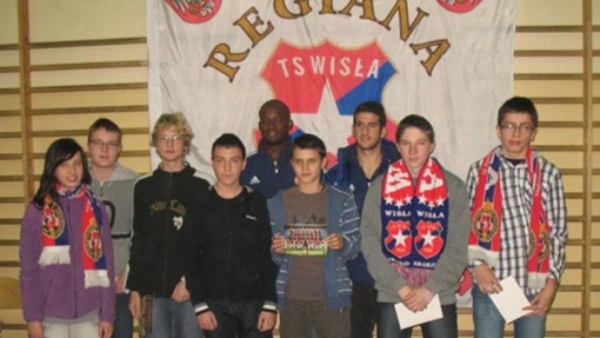 Osman Chávez se divirtió en una escuela de Polonia