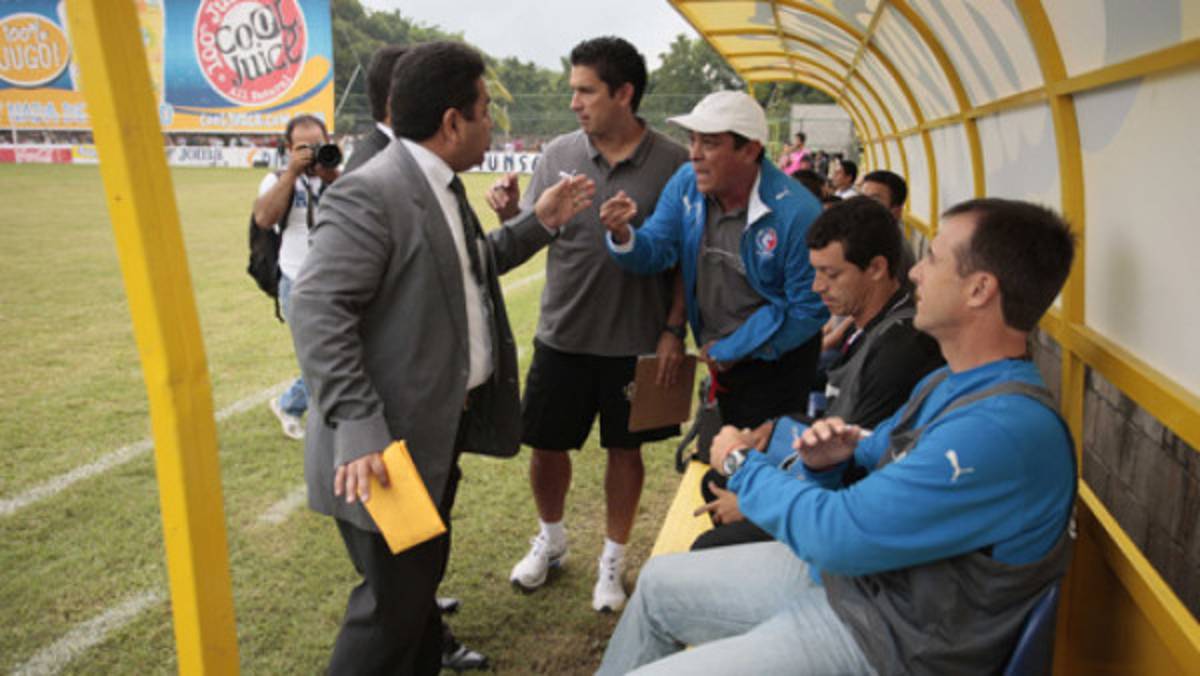 La bronca entre Juan Carlos Espinoza y un comisario de la Liga