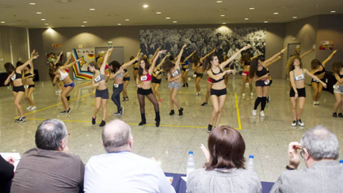 Las aspirantes a 'cheerleaders' del Barcelona realizan el casting
