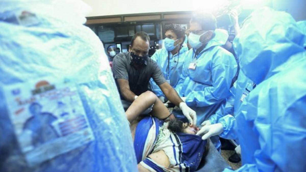 Avión con más de 170 pasajeros se parte en dos al aterrizar en la India