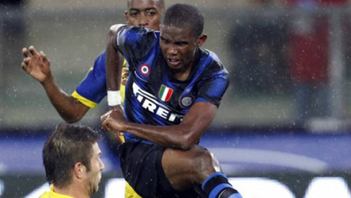 Eto'o emuló cabezazo de Zidane en 2006