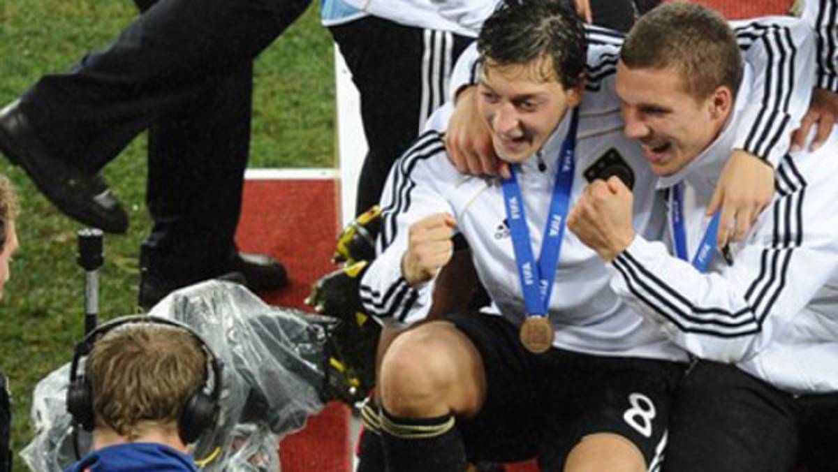 Real Madrid se queda con Mesut Özil