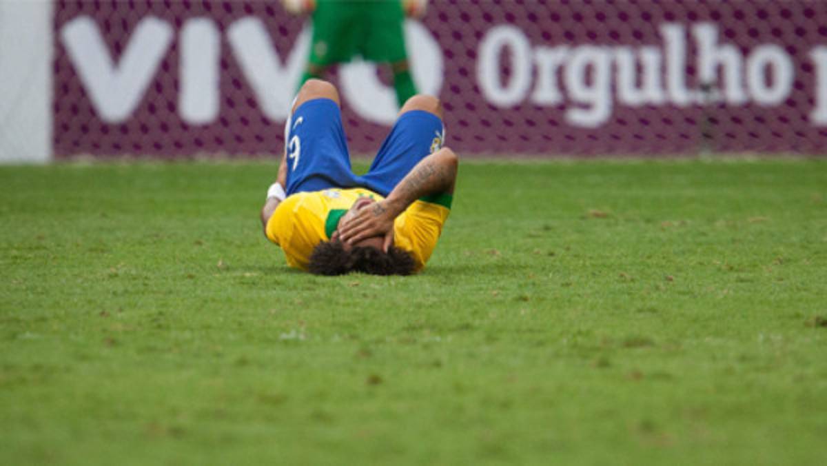 Marcelo se lesiona en amistoso de Brasil