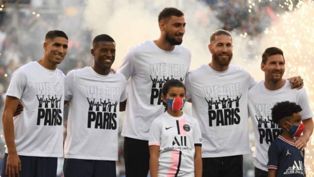 ''Engañaste a D10s'': afición del Barça ataca a Laporta en las afueras del estadio tras el adiós de Messi