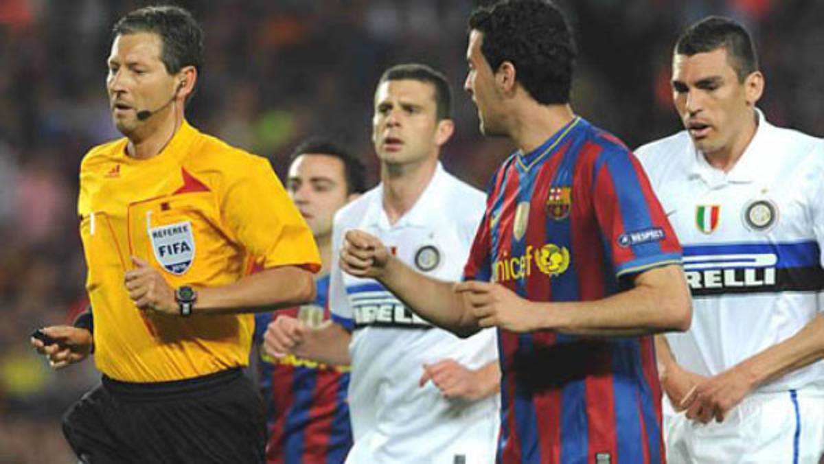 Un árbitro mal recordado pitará el Barcelona-Real Madrid