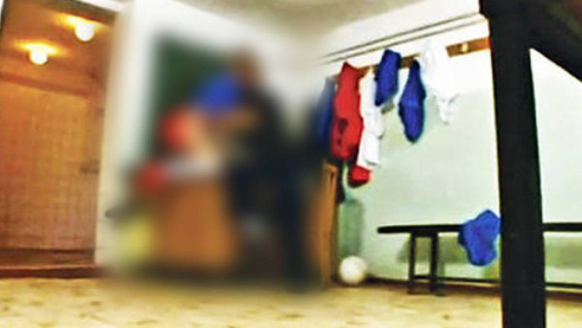 Futbolistas graban una película porno en el vestuario