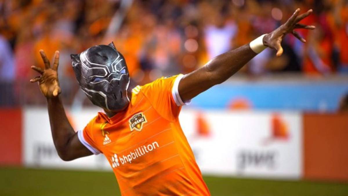 Las imágenes curiosas del fin de semana: La furia de Suárez y el infiltrado en el Camp Nou