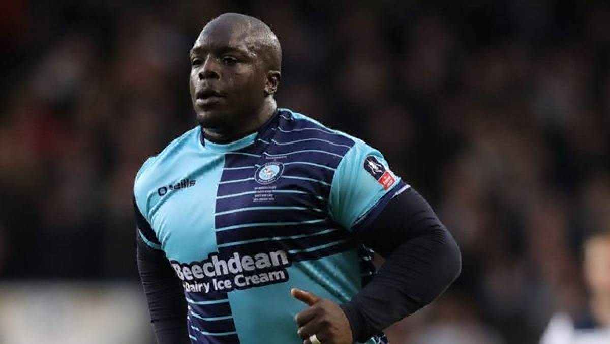 ¡Tremendo! El cambio físico de Adebayo Akinfenwa, el jugador más fuerte del mundo  