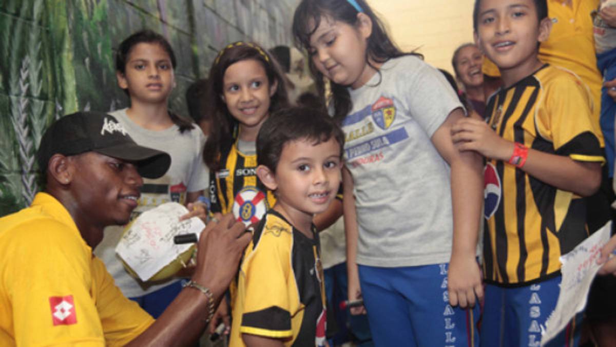 Real España celebra día del niño