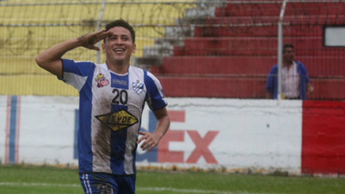 Carlos Oliva queda fuera del Clausura