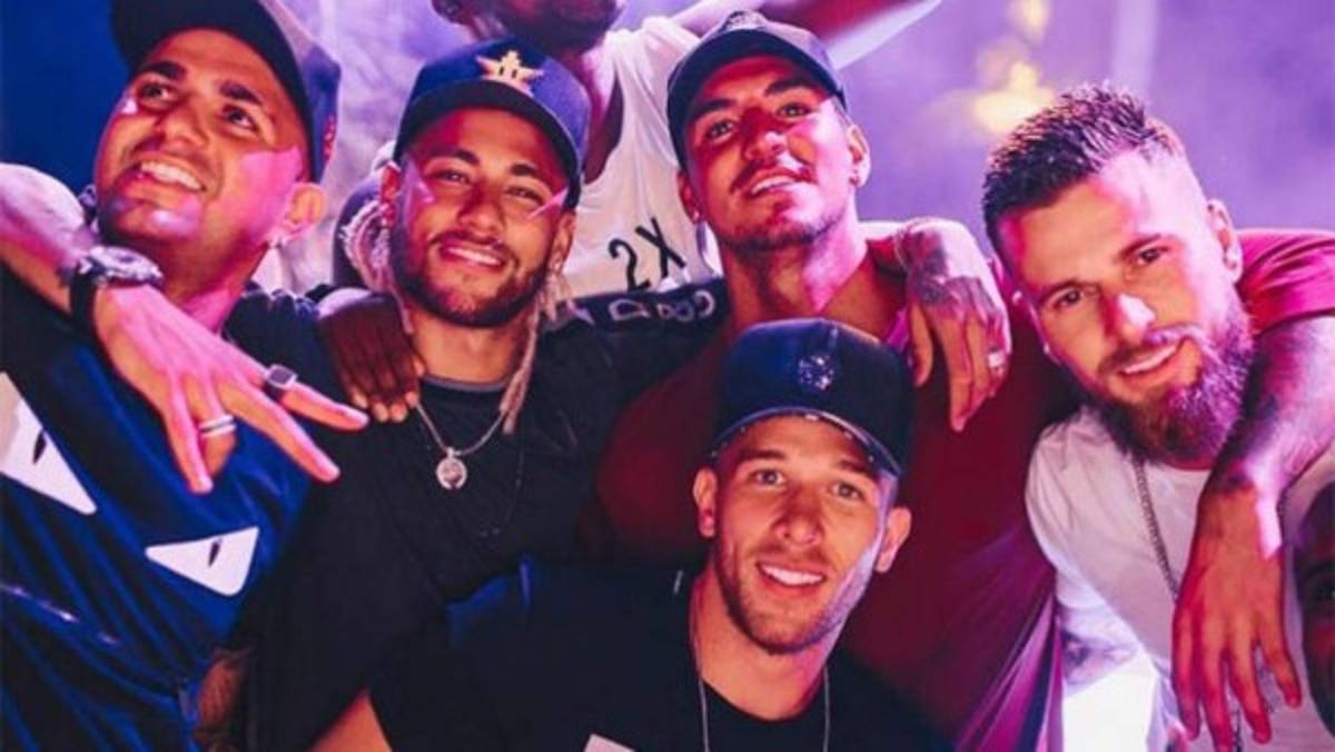 ''Mi mujer no me dejaba ni ir al baño'': desvelan cómo son las tremendas fiestas de Neymar en París