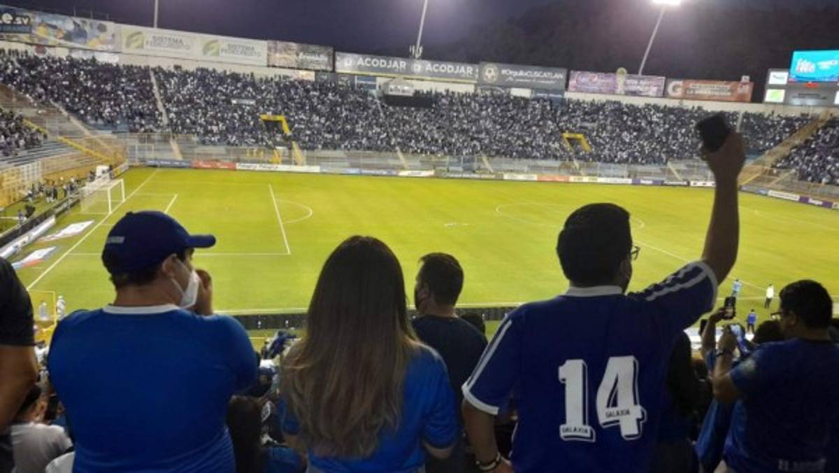 ¡Los 'jeques' y el mensaje a Bukele! Las postales de El Salvador vs. México en el Cuscatlán