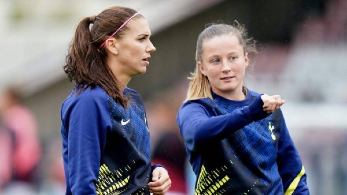 Así es la nueva vida de Alex Morgan en el Tottenham: Deslumbra en los entrenos y cuida a su hija