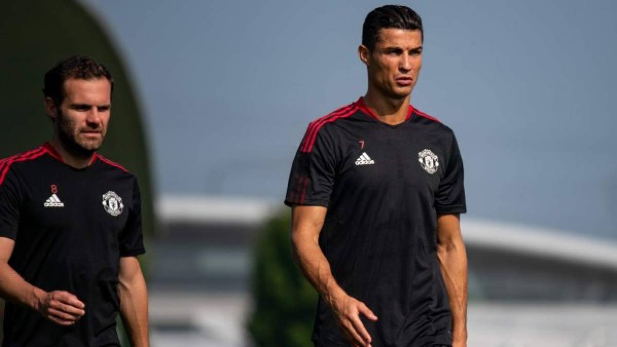 Imponente llegada y charla con el DT: Así fue el primer entrenamiento de Cristiano Ronaldo con el United  