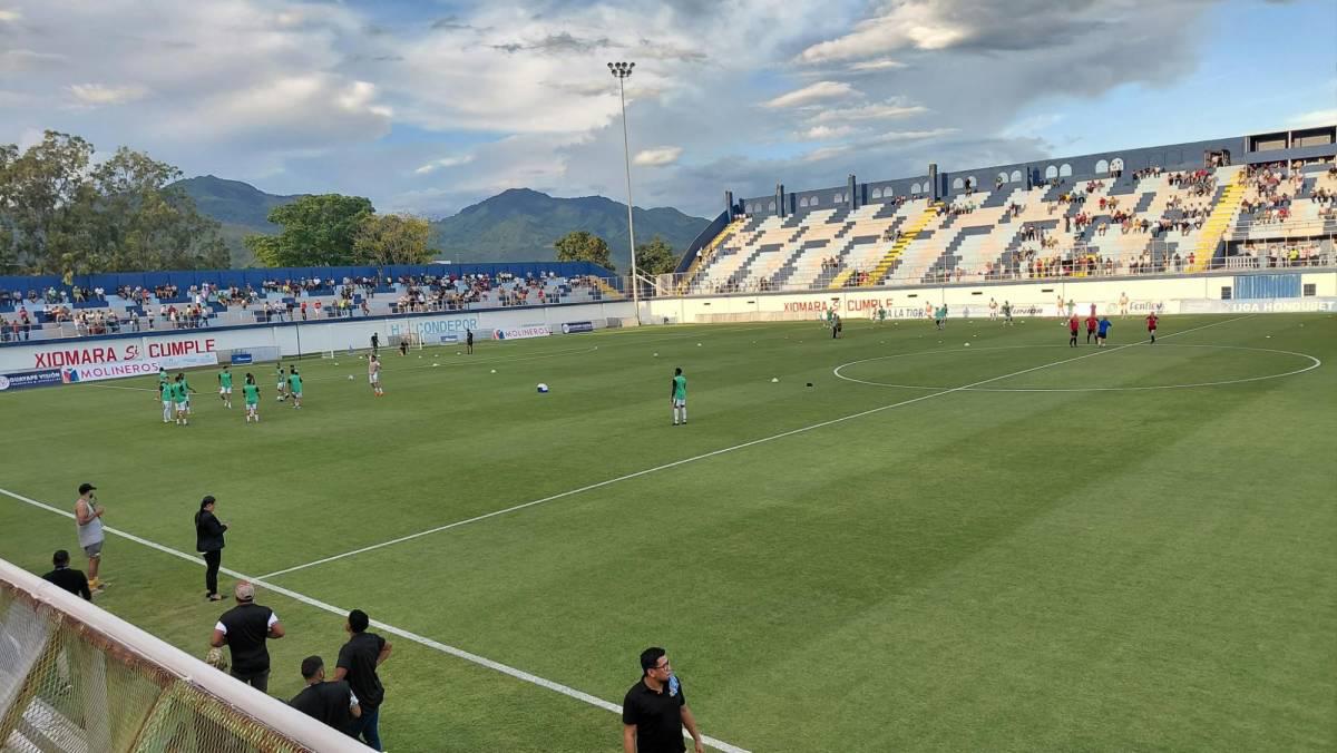 Olimpia celebra en Juticalpa, el debutante de Espinel, bellas chicas y el aficionado que se infiltró en el Juan Ramón