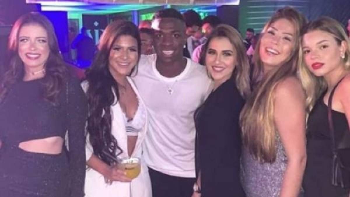 Mujeres bellas, jugadores y famosos: La desenfrenada fiesta de cumpleaños de Vinicius Jr.