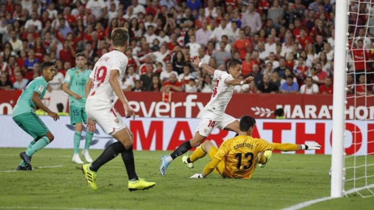 No viste en TV: Besito de Zidane a Benzema y James Rodríguez se ''estrella'' en el Sánchez-Pizjuán