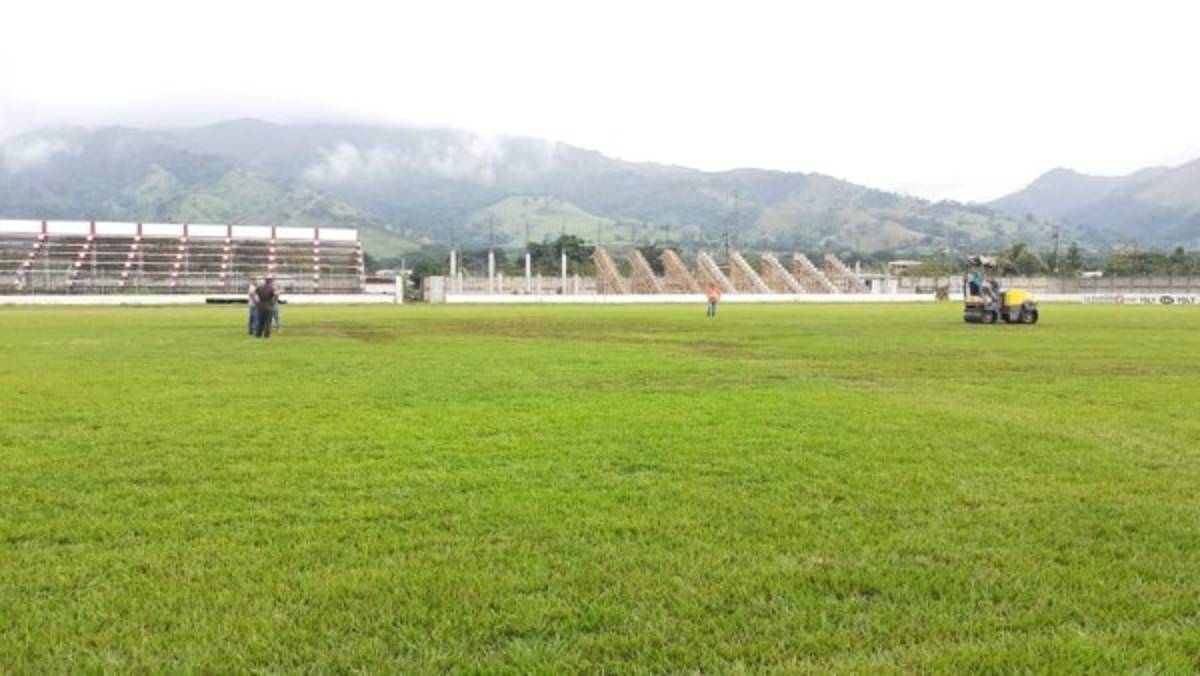 Nueva gradería, sala de conferencia y mejor cancha: Así va quedando el estadio de Tocoa