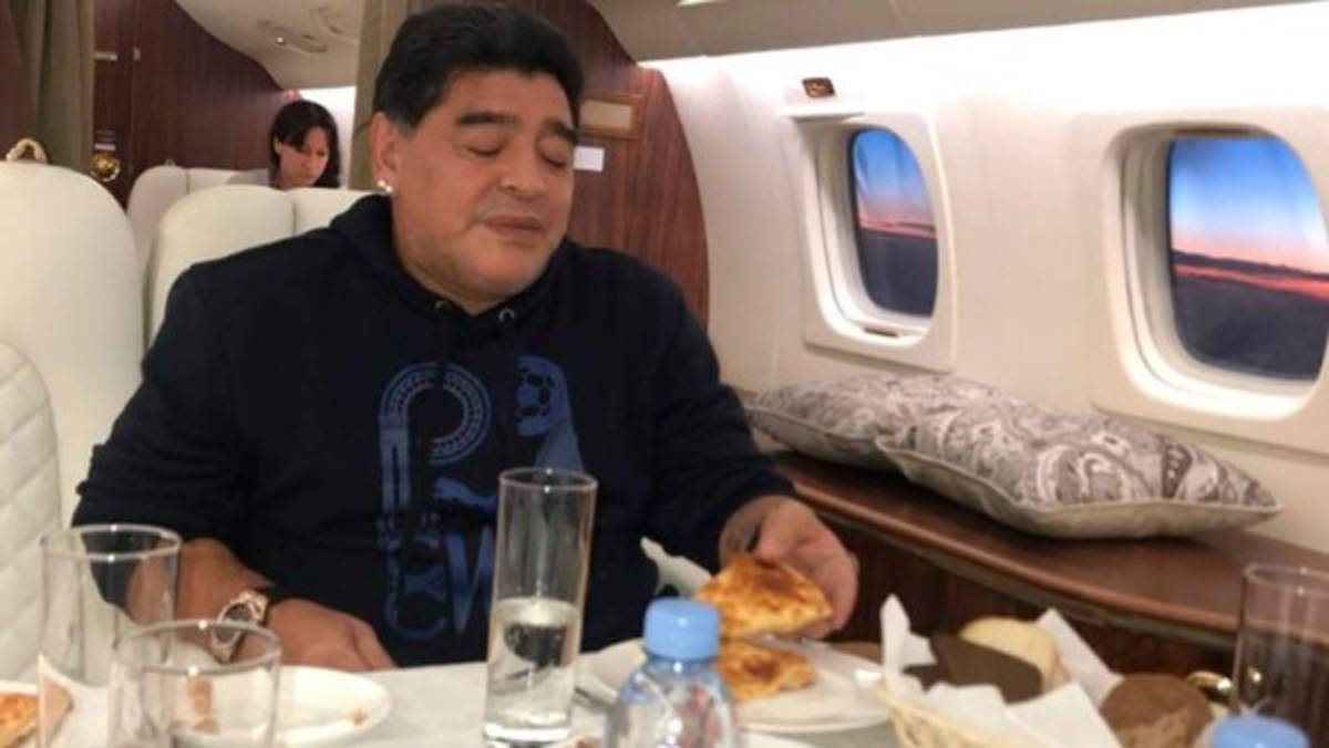 Las cláusulas de los futbolistas al descubierto: Fiestas, no viajar en avión y una playa privada