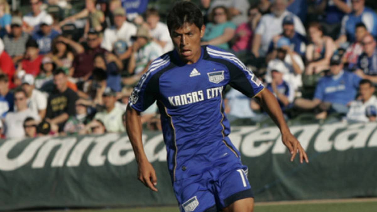 Roger Espinoza lanzará para los Royals