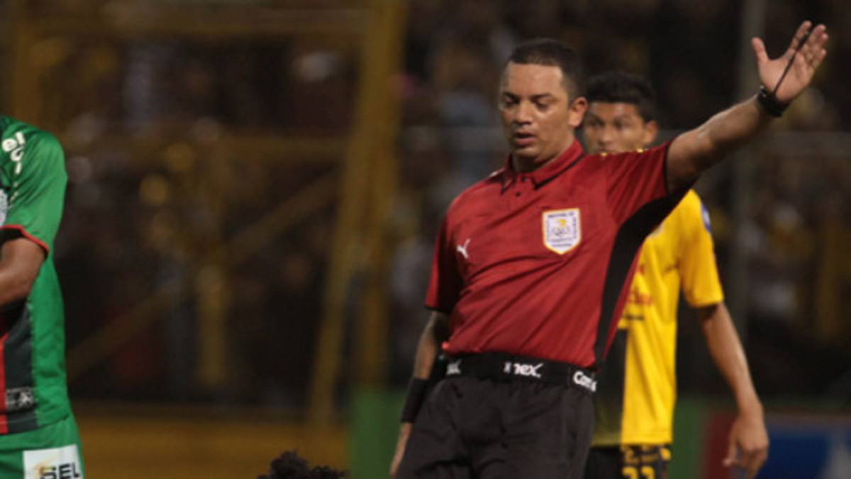 El árbitro de la final habló con DIEZ