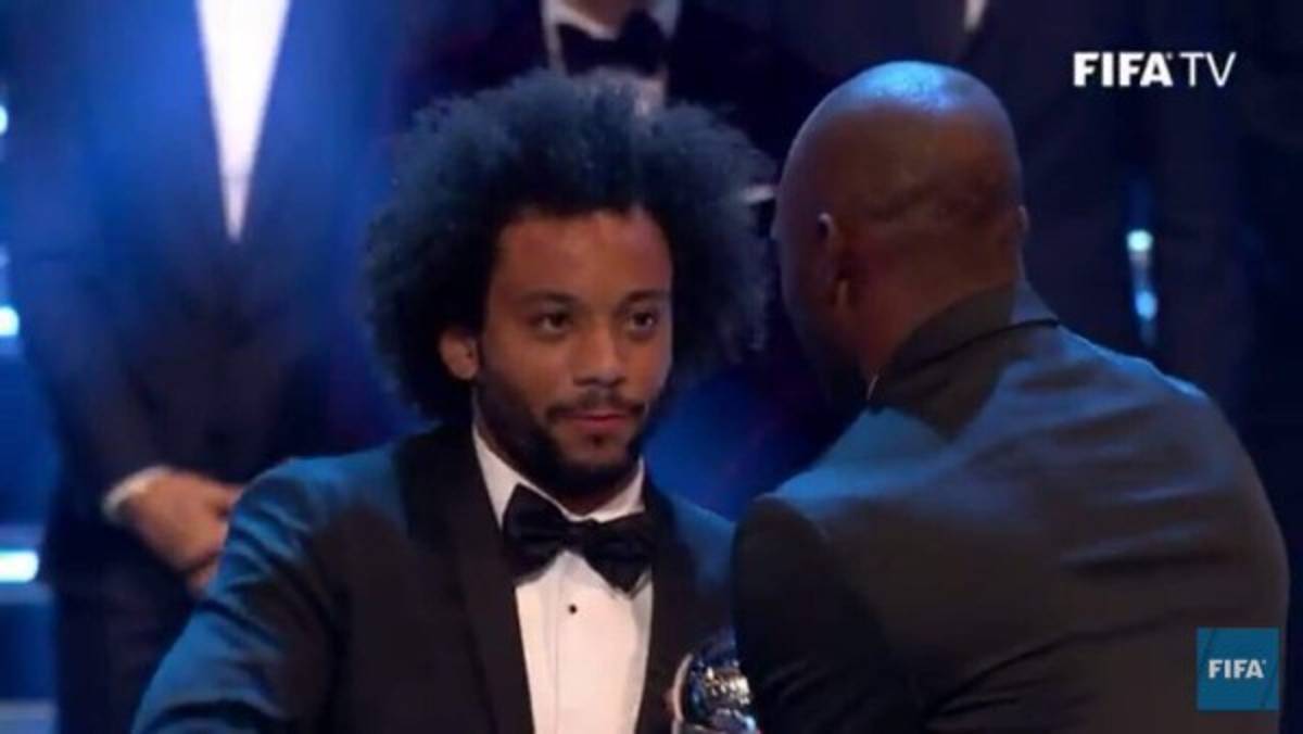 ¡Y NO ES CREÍDO! David Suazo entregó premio de FIFA a Messi y a Cristiano Ronaldo