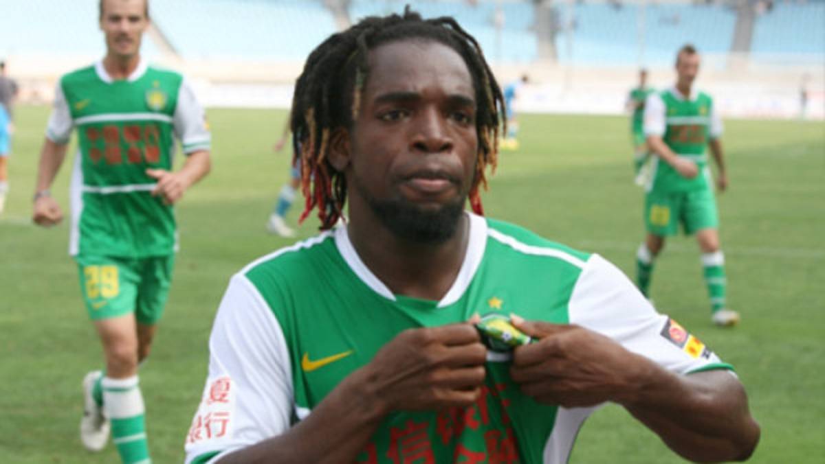 Walter Martínez llega con doblete a la Bicolor