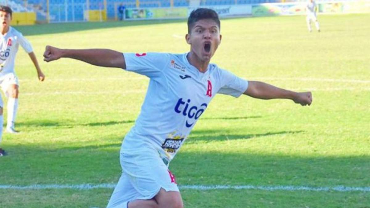 Español dirigirá en El Salvador, Saprissa se reforzará y Esteban Espíndola es noticia