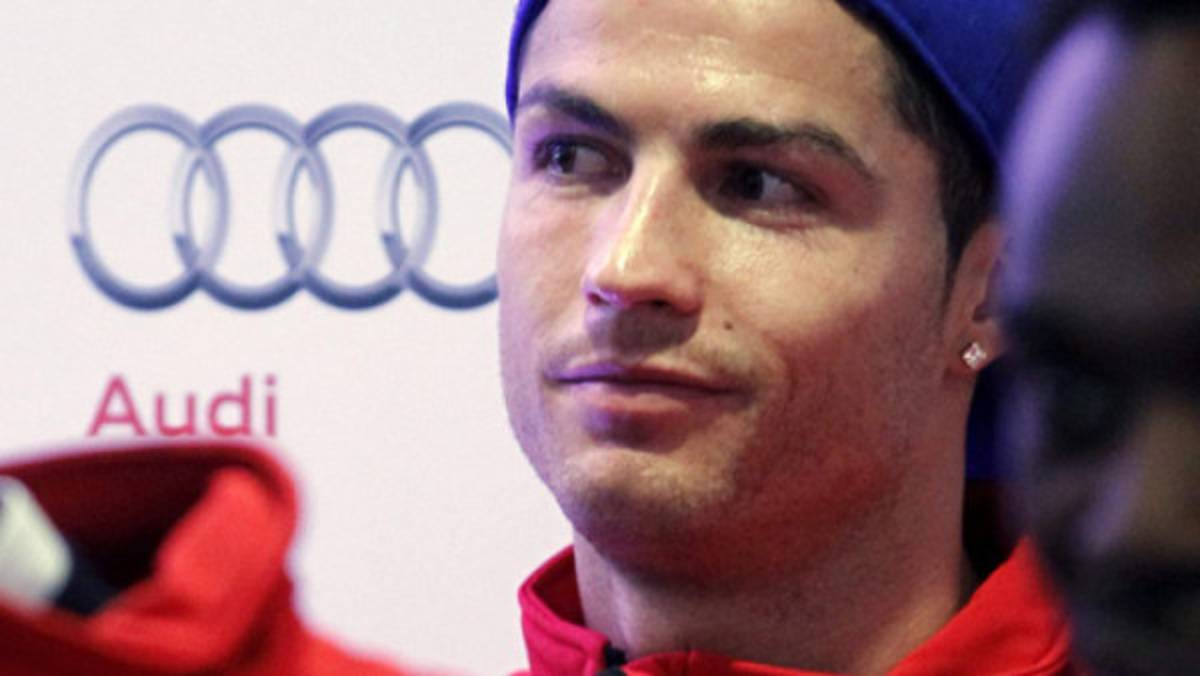 VIDEO: Bella modelo hipnotiza a Cristiano