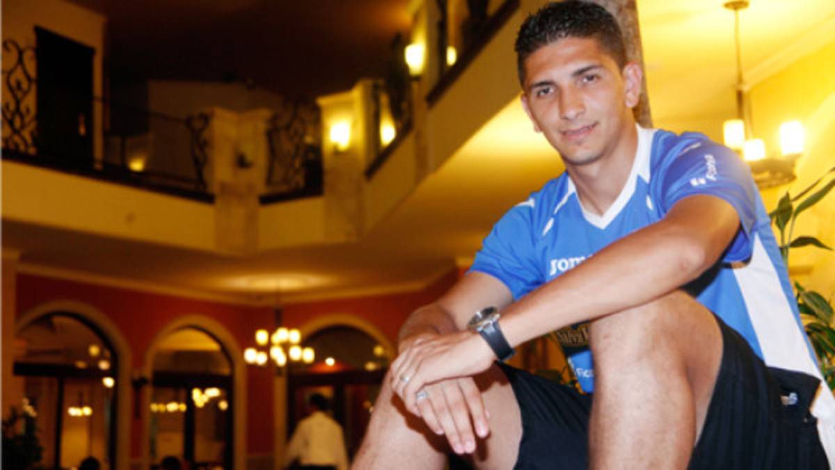 Honduras podría convocar a Johnny Leverón